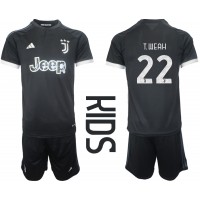 Billiga Juventus Timothy Weah #22 Barnkläder Tredje fotbollskläder till baby 2023-24 Kortärmad (+ Korta byxor)